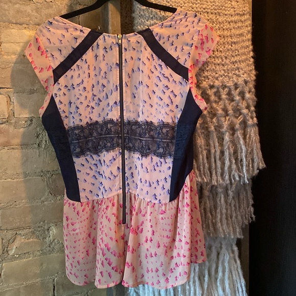 ANTHROPOLOGIE Maeve Sheer Flutter Top / Size Medium - Picture 2 of 4